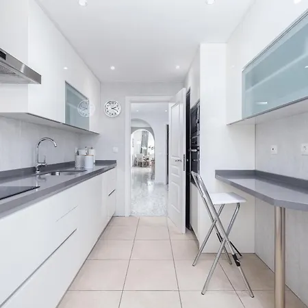 Beautiful 2 Bed Playas Del Duque + Parking Rdr294